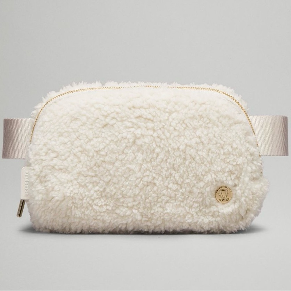 LULULEMON Everywhere Belt Bag Crossbody FLEECE SHERPA Ivory NWT